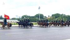 Bất ngờ với hình ảnh lực lượng Kỵ binh CSCĐ trước Lăng Bác