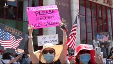 Việt kiều Mỹ xuống đường biểu tình đòi mở cửa tiệm nail