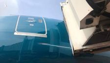 Máy bay Boeing 787-10 của Vietnam Airlines quẹt cầu ống dẫn khách