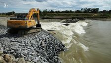 Nghệ An: Vỡ đập tràn trên sông Lam khiến 7.800 hộ dân mất nước sinh hoạt