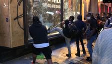 Đêm cướp bóc ở New York – cảnh sát bất lực trước hàng trăm kẻ hôi của