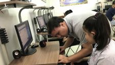 Lớp học giúp người khiếm thị ‘online’ học bài, tìm việc