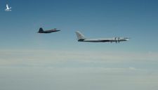 Mỹ điều động tiêm kích F-22 chặn “quái vật ném bom” của Nga gần Alaska