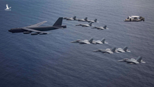 B-52H bay thẳng từ Mỹ tới Biển Đông tập trận ngay với tàu sân bay
