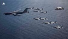 Oanh tạc cơ B-52 tập trận với 2 tàu sân bay Mỹ ở Biển Đông
