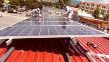 TPHCM: Tiền điện tăng cao, người dân “đổ xô” lắp điện mặt trời áp mái