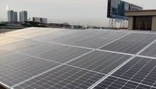 Đua lắp điện mặt trời trên mái nhà xưởng