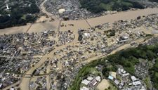 Lũ lụt tàn phá Nhật Bản