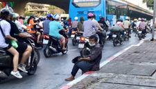 Người ăn xin “tràn” ra ngã tư ở Hà Nội, nguy cơ mất an toàn giao thông