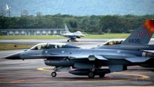 Đài Loan tăng phòng thủ bằng hợp đồng vũ khí trị giá 62 tỷ USD với Mỹ