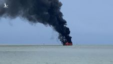 Tàu khách bốc cháy ngùn ngụt giữa biển, 25 người may mắn thoát chết