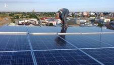 Người dân ồ ạt đầu tư điện mặt trời mái nhà để hưởng giá cao