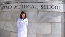 Những ‘bí mật’ của nữ bác sĩ có 2 con giành học bổng Harvard