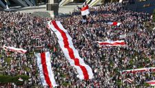 Hàng chục nghìn người biểu tình phản đối Tổng thống Belarus