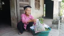 Cụ bà 84 tuổi xin thoát nghèo được khen thưởng trong phong trào thi đua yêu nước