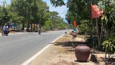 Xã mua 200 lu khủng đặt bên đường: Chờ trồng hoa !