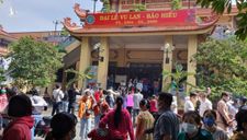 Người Sài Gòn tấp nập đi chùa dịp lễ Vu lan báo hiếu