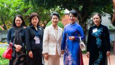 Phu nhân 2 thủ tướng Việt – Nhật thăm Văn Miếu trong tiết thu Hà Nội
