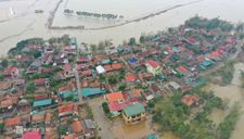 Nhiều nhà dân ở huyện Lệ Thủy tan hoang khi nước lũ rút