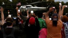 Người ủng hộ tung hô Tổng thống Donald Trump ‘mình đồng da sắt’