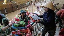 Người miền Trung gượng dậy sau lũ