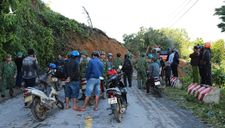 Cấp cứu 7 nạn nhân sạt lở đất ở Nam Trà My