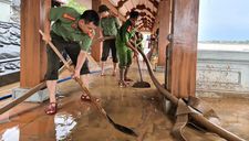 Bám địa bàn giúp dân khắc phục hậu quả lũ lụt