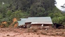 Hàng ngàn khối đất lở xuống Tây Giang, gia đình 9 người may mắn thoát nạn