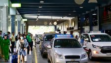 Xáo trộn đón taxi công nghệ ở sân bay Tân Sơn Nhất