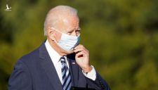 Tại sao ông Biden luôn đeo khẩu trang?