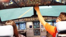 Lần đầu tiên Việt Nam có tour “trải nghiệm làm phi công”