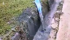 Lợi dụng mưa lũ, Nhà máy nhiệt điện Vũng Áng 1 bơm nước tro xỉ ra môi trường