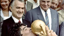 Sự nghiệp vĩ đại của huyền thoại Diego Maradona qua ảnh