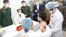 Ảnh, clip: Cận cảnh mũi tiêm vaccine Covid-19 đầu tiên trên người của Việt Nam