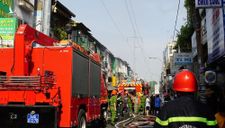 Cháy nhà ở phố ẩm thực Sài Gòn, trăm tiểu thương hoảng loạn khuân đồ