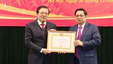 Đồng chí Phan Đình Trạc nhận Huy hiệu 40 năm tuổi Đảng