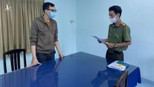 Tống đạt quyết định khởi tố bị can nam tiếp viên Vietnam Airlines làm lây lan dịch Covid-19