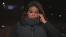 Phóng viên Sara Sidner của CNN nghẹn ngào khi đưa tin trực tiếp về Covid-19