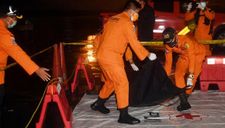 NÓNG: Vớt được các mảnh thi thể nghi của nạn nhân trong vụ rơi máy bay Indonesia