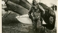 Nữ phi công đầu tiên bay một mình từ Hawaii đến lục địa Hoa Kỳ