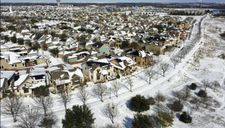 Hình ảnh cuộc sống ‘đóng băng’ của người Mỹ trong thảm họa bão tuyết