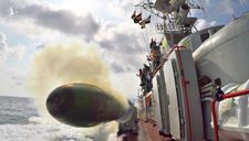 Khoảnh khắc ngư lôi Việt Nam phóng ra từ tàu chiến cực hiếm