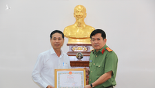 Đại tá Đinh Văn Nơi – Giám đốc Công an tỉnh vinh dự nhận Bằng khen của Bộ trưởng Bộ y tế