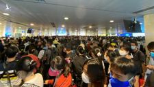 Khách đi máy bay tăng cao “đột biến” tại sân bay Tân Sơn Nhất