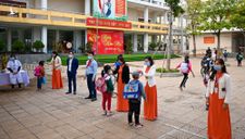 Học sinh trường Xuân Phương trở lại lớp sau kỳ nghỉ dài