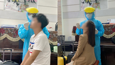Vợ ‘khóc đẫm nước mắt’ khi chồng nhiễm Covid-19