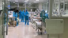 Một bác sĩ mắc Covid-19 được thở máy không xâm nhập