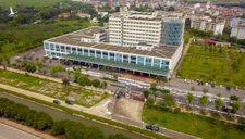Dàn xe đặc chủng khử trùng Bệnh viện Bệnh Nhiệt đới Trung ương