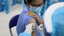 Cần biết ơn sự hy sinh của nữ nhân viên y tế An Giang đã tiêm vaccine Covid-19