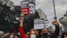 Hơn nửa triệu người chết do COVID-19, dân Brazil biểu tình phản đối dữ dội